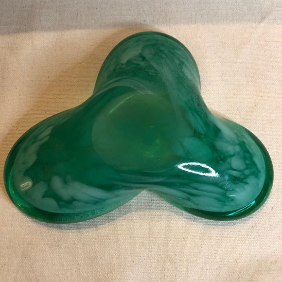 MCM Green Clover Shaped Hand Blown Art Glass Bowl - Picture 5 of 9